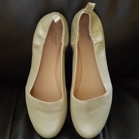 Látigo womens  flat & loafers shoes size 7M - Picture 2 of 12